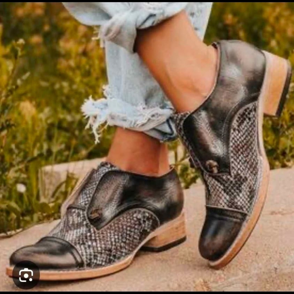 Freebird by Steven Black & Gray Textured Leather Oxford Flats